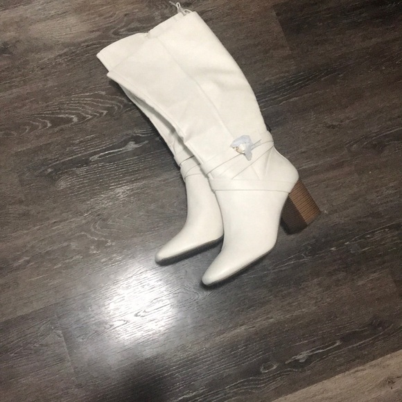 Liz Claiborne off whit high boots the knee gold hardware. NWT size 11M - Picture 1 of 7